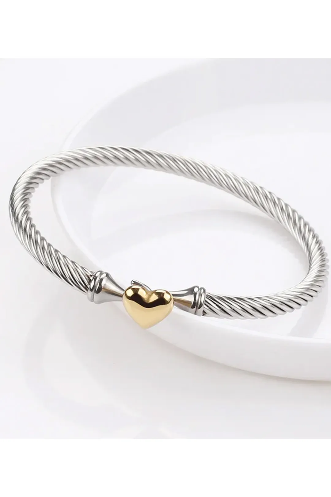 Γυναικείο Άκαμπτο Βραχιόλι Μανσέτα (Bangle) με Στριφτό Design & Δίχρωμη Καρδιά - Meet Me at the Sunset