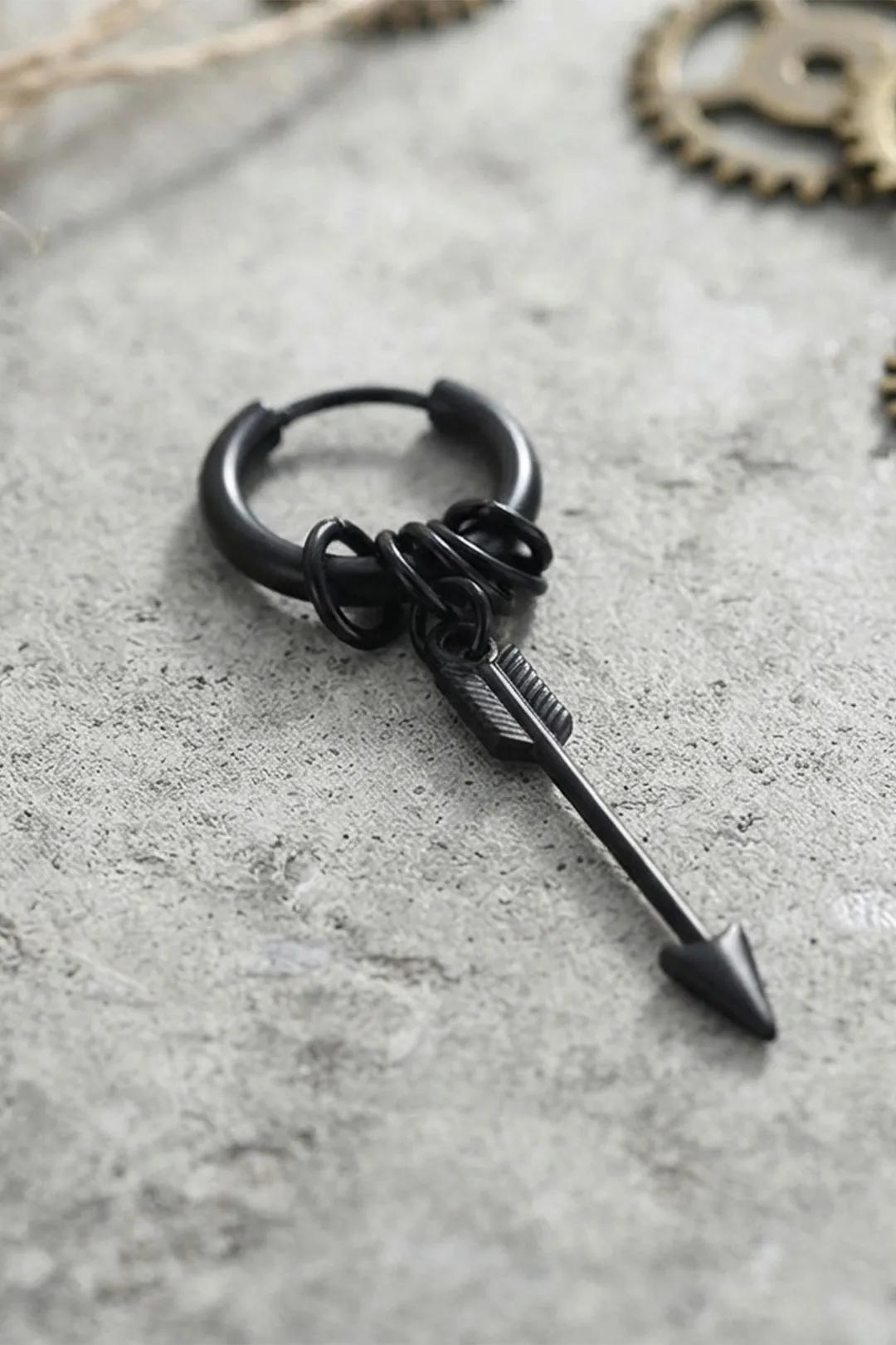 Sharks Bay Clothing – Black Arrow Clip-on Earring (4.7cm) | Μαύρο Ατσάλινο Fake Piercing 1 τεμάχιο