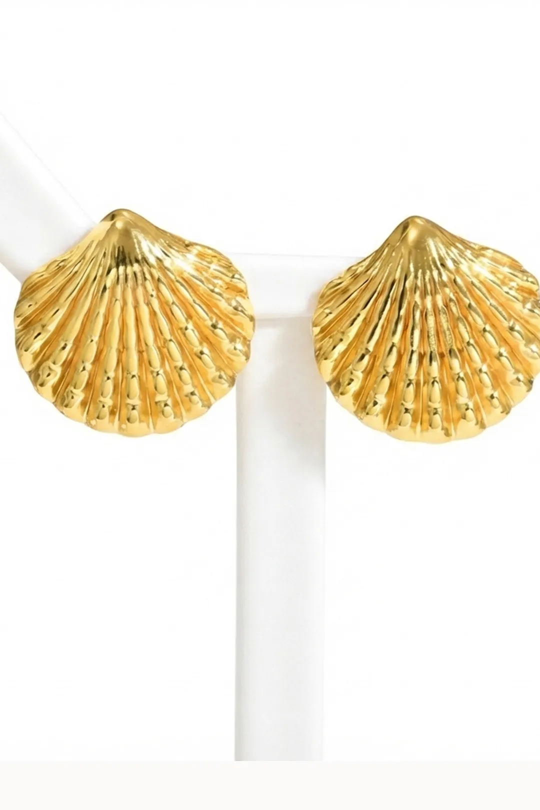 Meet Me at the Sunset – Gold Seashell Stud Earrings | Σκουλαρίκια Κοχύλια από Ανοξείδωτο Ατσάλι