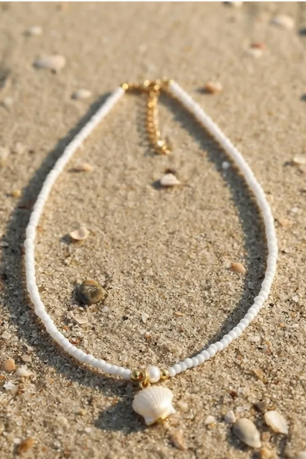 Meet Me at the Sunset – Minimal White Beaded Choker με Κοχύλι | Γυναικείο Καλοκαιρινό Κολιέ.