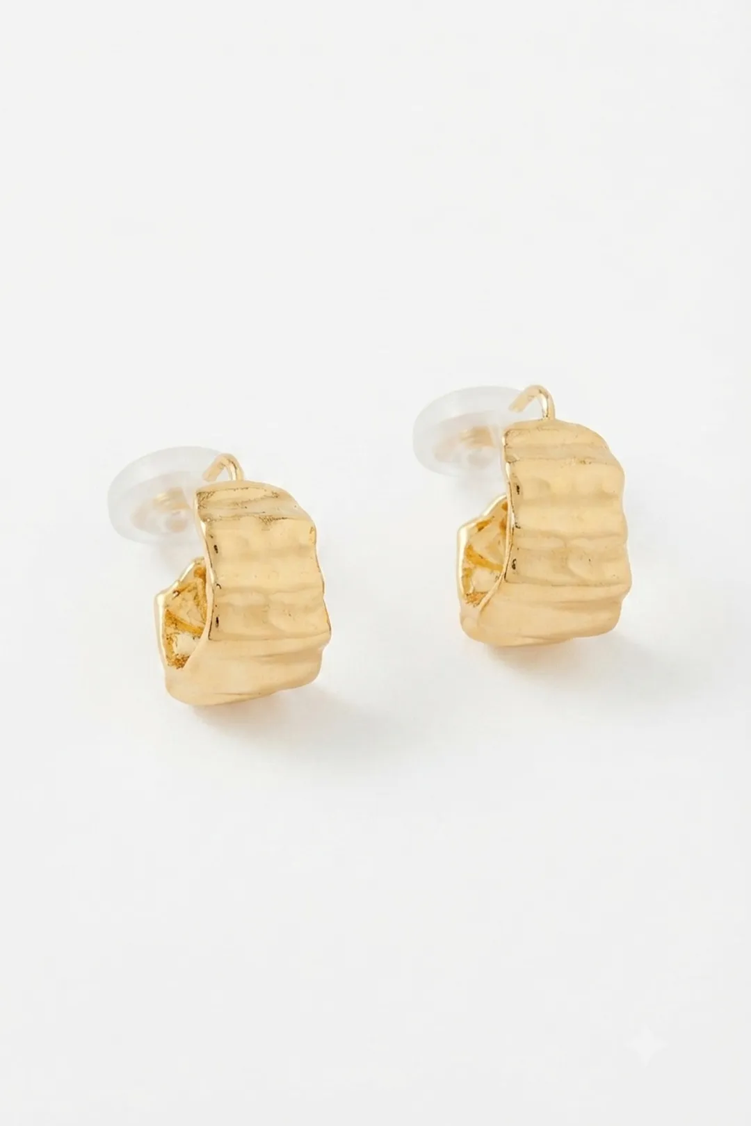 Meet me at the sunset Gold Textured Clip-on Earrings | Σκουλαρίκια με Προστατευτικά Σιλικόνης