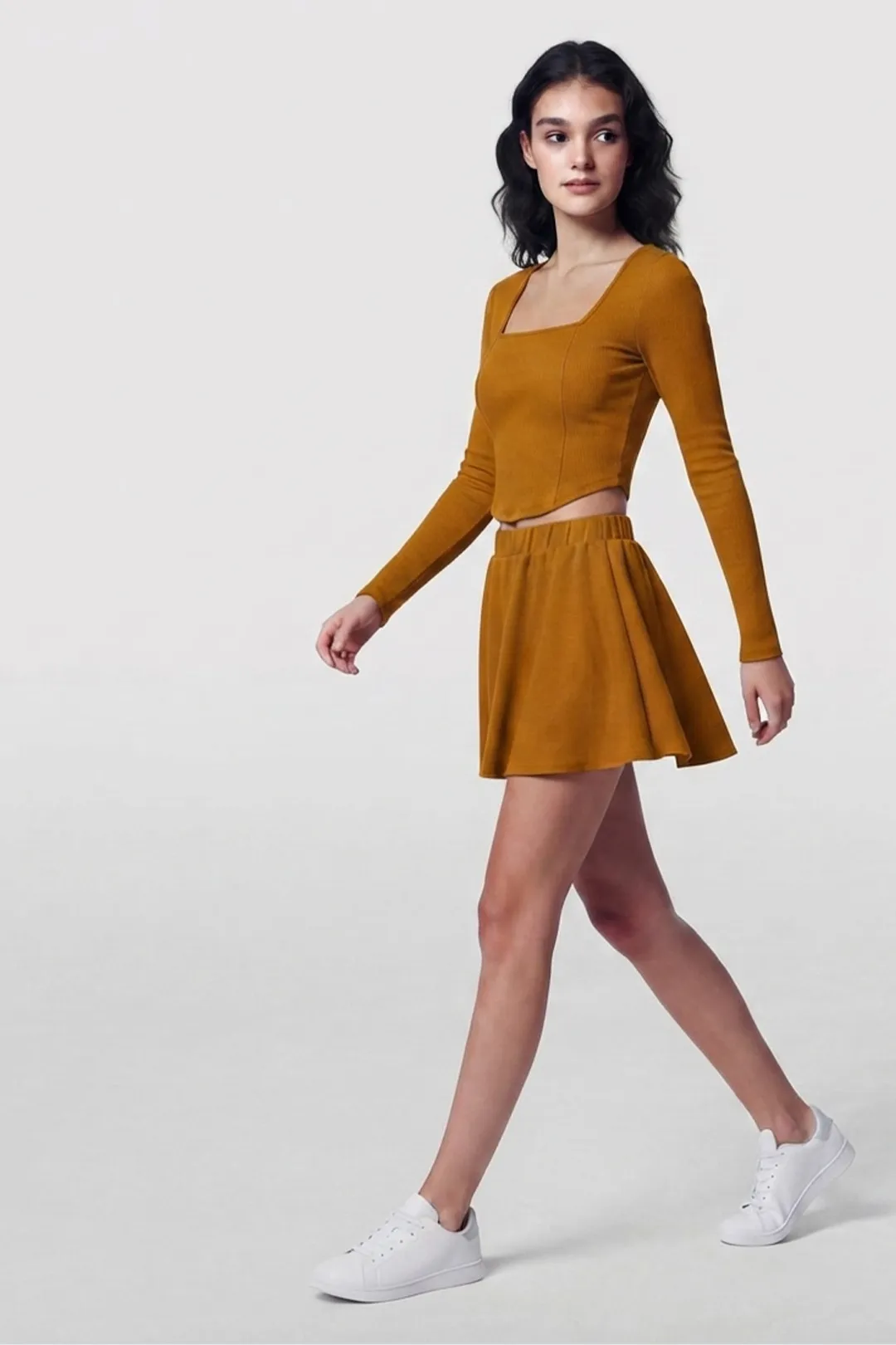Sharks bay clothing,γυναικεία κοντή μπλούζα με ντεκολτέ.