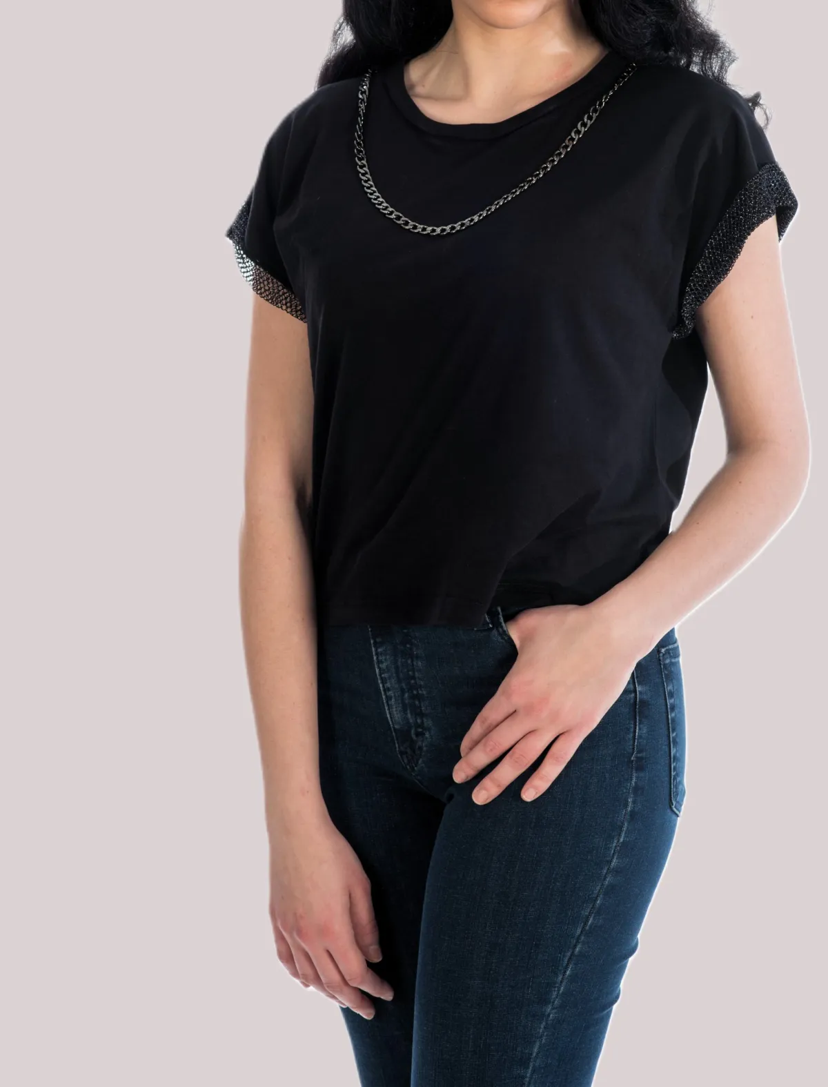 Sharks bay clothing,γυναικεία μπλούζα, με κοντό μανίκι και κολιέ.