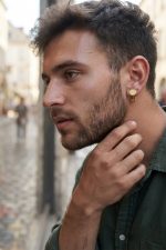 Sharks Bay Clothing – Minimal Gold Stud Earrings 10mm | Ανδρικά Σκουλαρίκια από Ανοξείδωτο Ατσάλι - Image 2