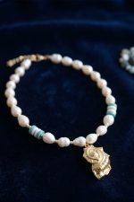 Meet Me at the Sunset – Pearl & Gold Charm Necklace | Γυναικείο Κολιέ με Μαργαριτάρια και Χρυσό Στοιχείο. - Image 2