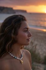 Meet Me at the Sunset – Pearl & Gold Charm Necklace | Γυναικείο Κολιέ με Μαργαριτάρια και Χρυσό Στοιχείο.