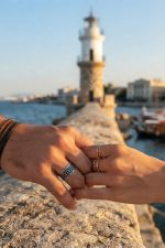 Ατσάλινο Ρυθμιζόμενο Δαχτυλίδι με Γεωμετρικό Ανάγλυφο Σχέδιο - Sharks Bay Clothing - Image 4
